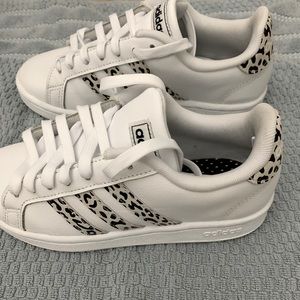 Adidas leopard/white grand court shoes the size is a 5 in womens